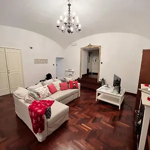 Dimora Eleuthera , Napoli Italia